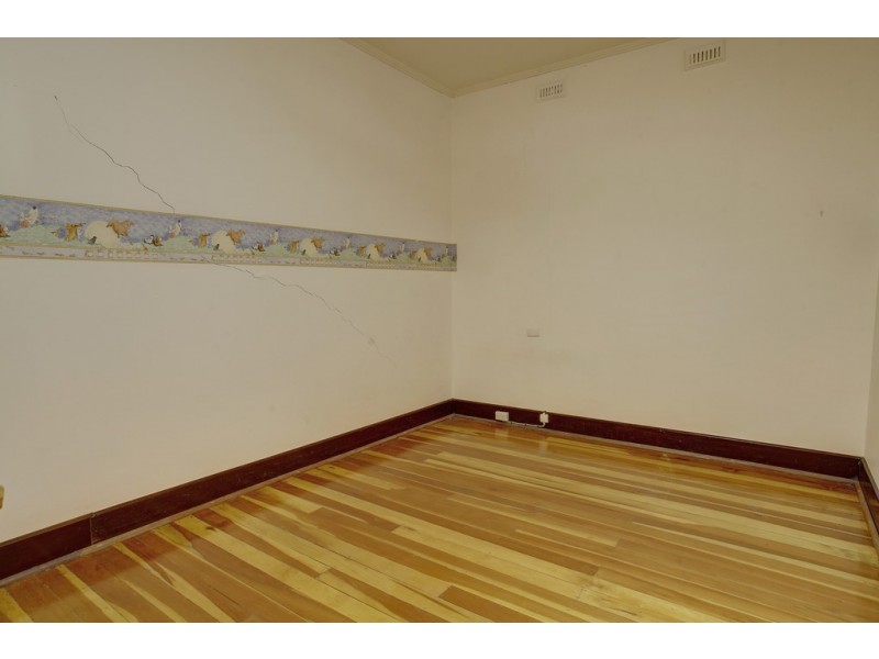 9 Tumby Bay Road, Cummins SA 5631