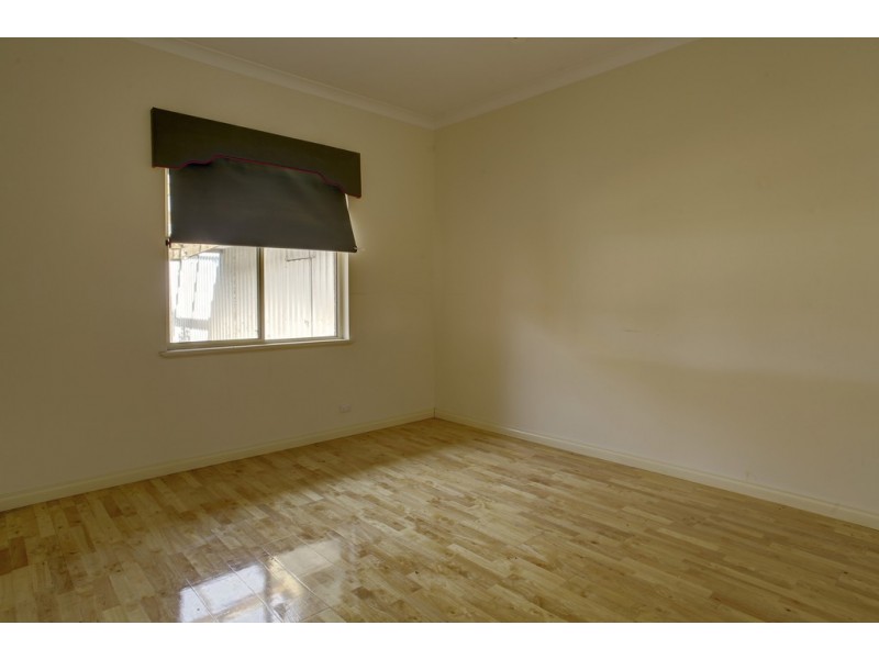 9 Tumby Bay Road, Cummins SA 5631