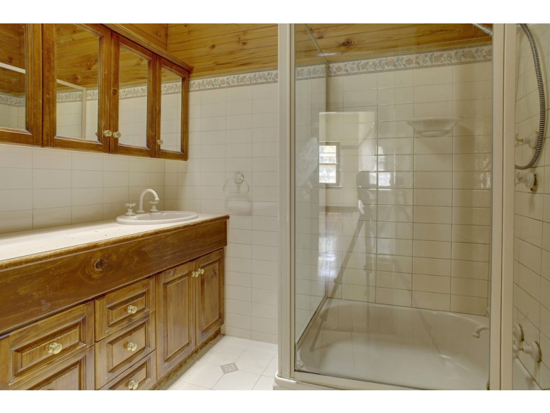 9 Tumby Bay Road, Cummins SA 5631