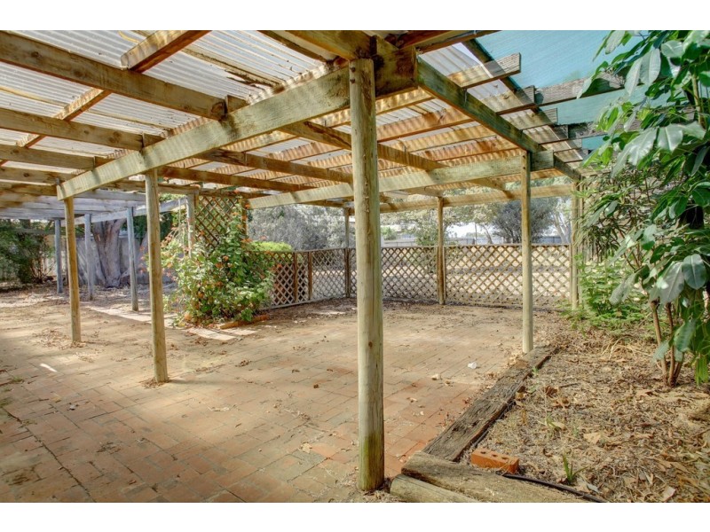 9 Tumby Bay Road, Cummins SA 5631