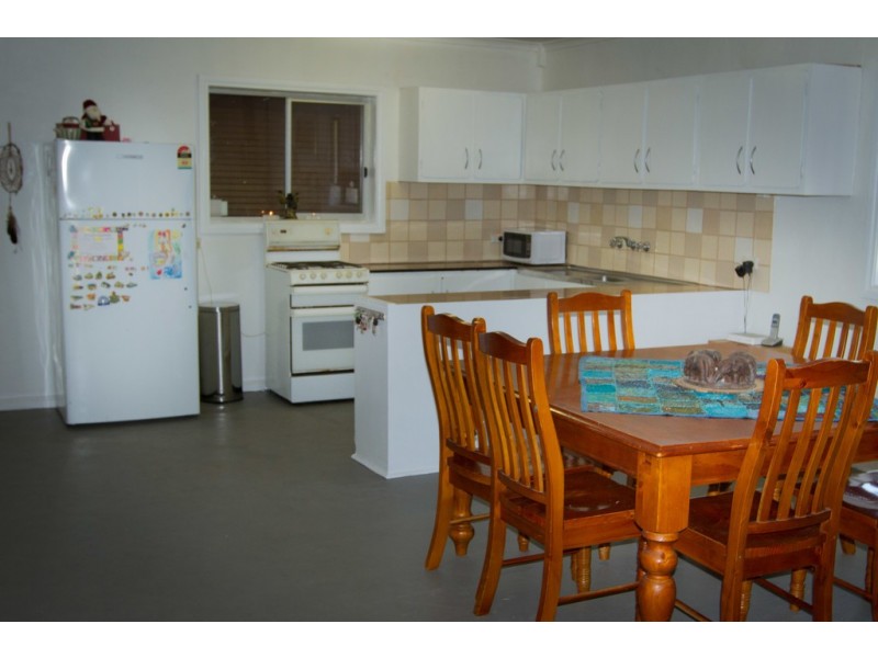 5 Flinders Ave, Coffin Bay SA 5607