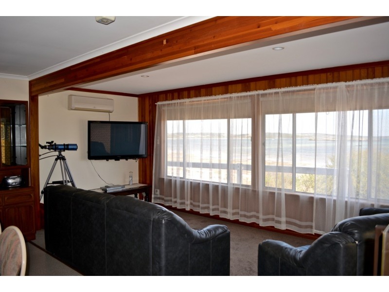 477 Dolphin Drive, Mount Dutton Bay SA 5607