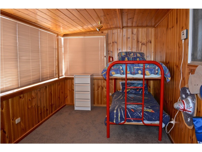 477 Dolphin Drive, Mount Dutton Bay SA 5607