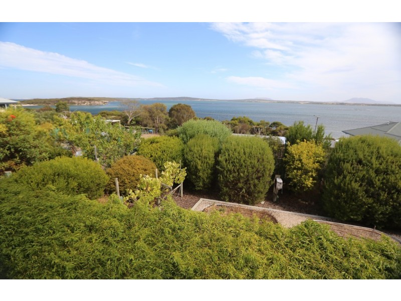 4 Pine Crescent, Coffin Bay SA 5607