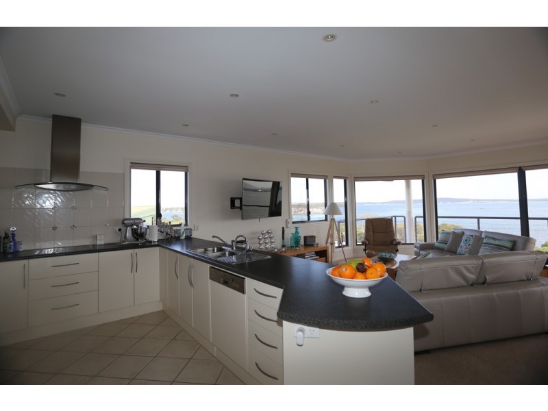 4 Pine Crescent, Coffin Bay SA 5607