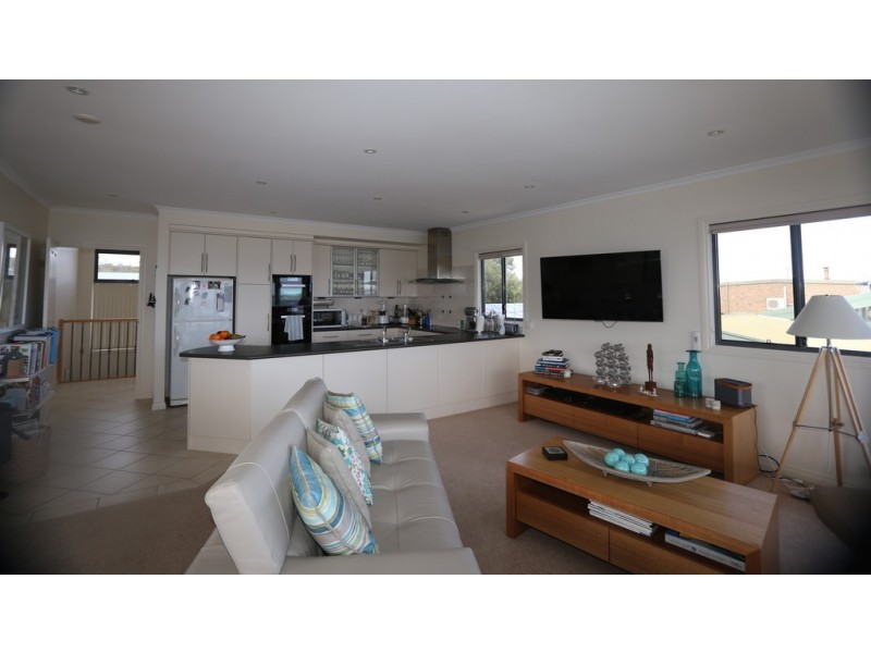 4 Pine Crescent, Coffin Bay SA 5607