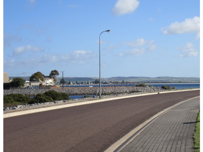 2 Morialta Dr, Tumby Bay SA 5605