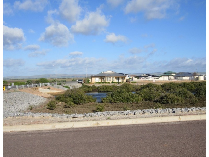 2 Morialta Dr, Tumby Bay SA 5605