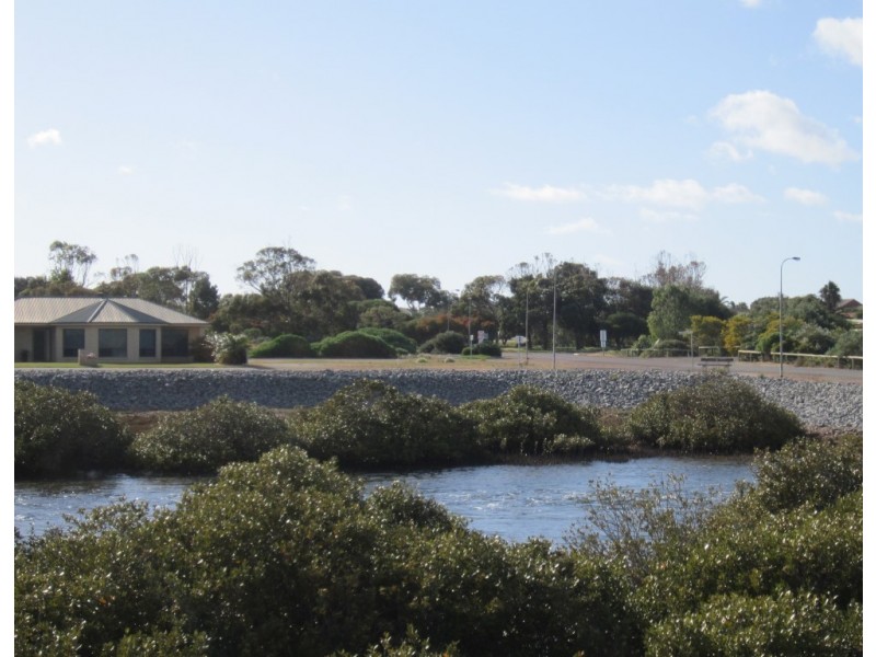 2 Morialta Dr, Tumby Bay SA 5605