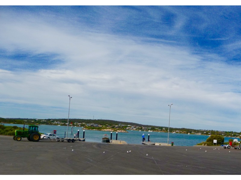 9 Greenly Ave, Coffin Bay SA 5607