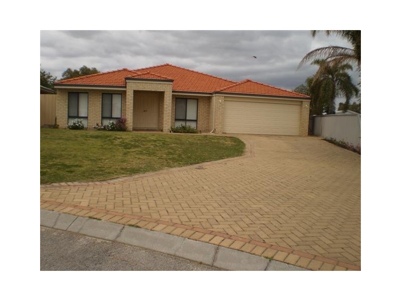 8 Ellery Court, Success WA 6164