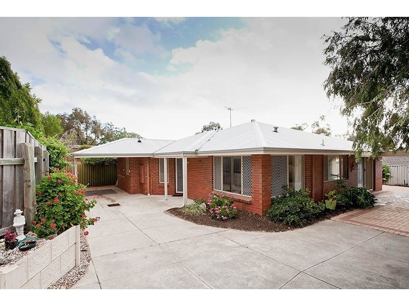 11A Howson Street, Hilton WA 6163