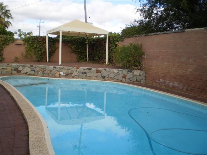 14 Bellairs Road, Kardinya WA 6163