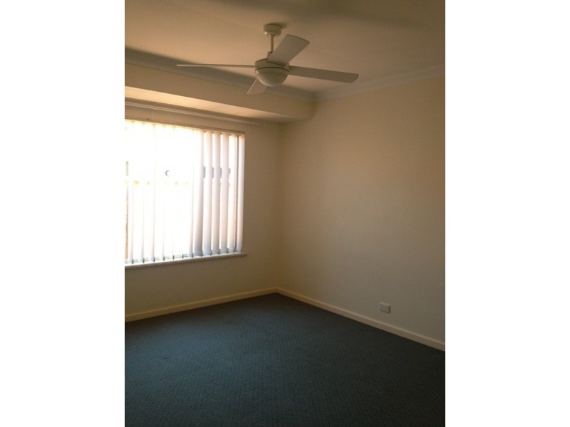 3/8 Fallow Crescent, Spearwood WA 6163