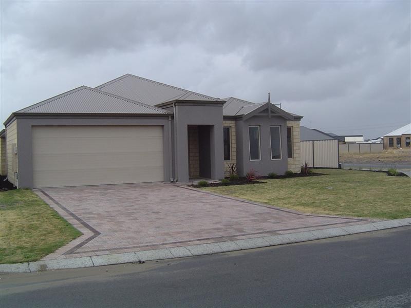 21 Araluen Bend, Aubin Grove WA 6164