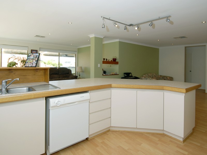 37 Norkus Way, Willagee WA 6156