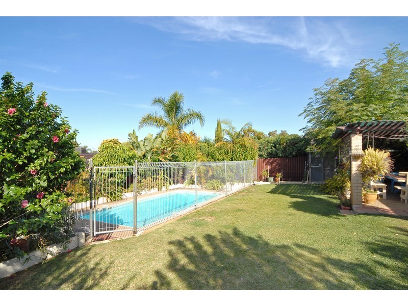 124 Gilbertson Rd, Kardinya WA 6163