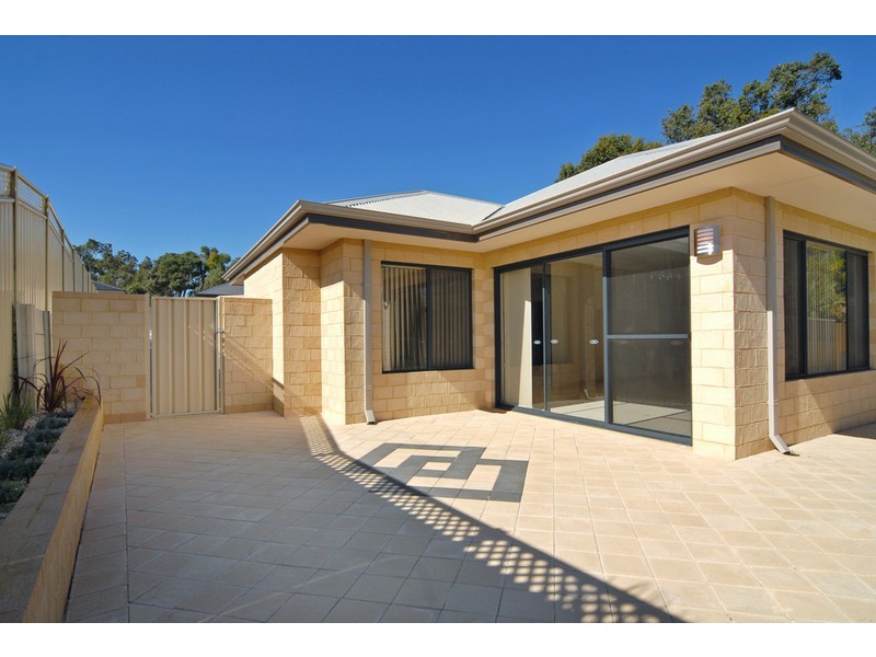 8 Birchgrove Court, Bibra Lake WA 6163
