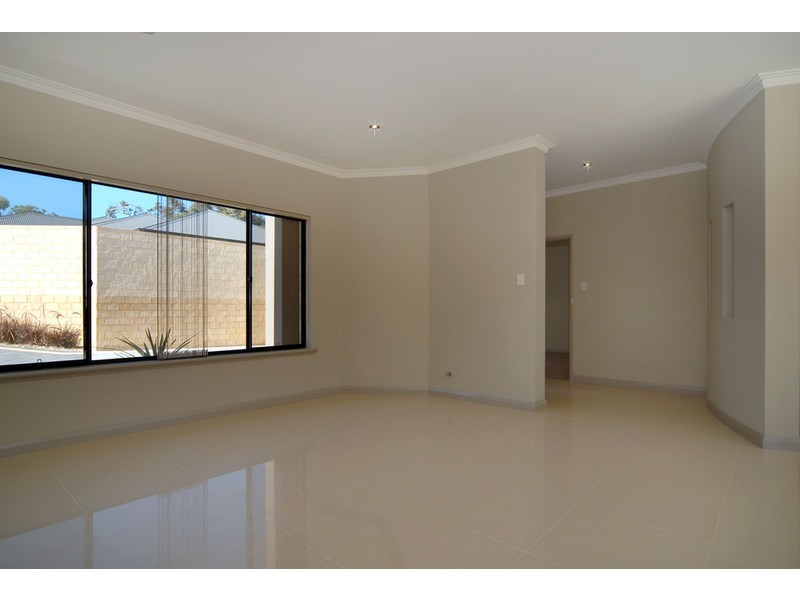 8 Birchgrove Court, Bibra Lake WA 6163