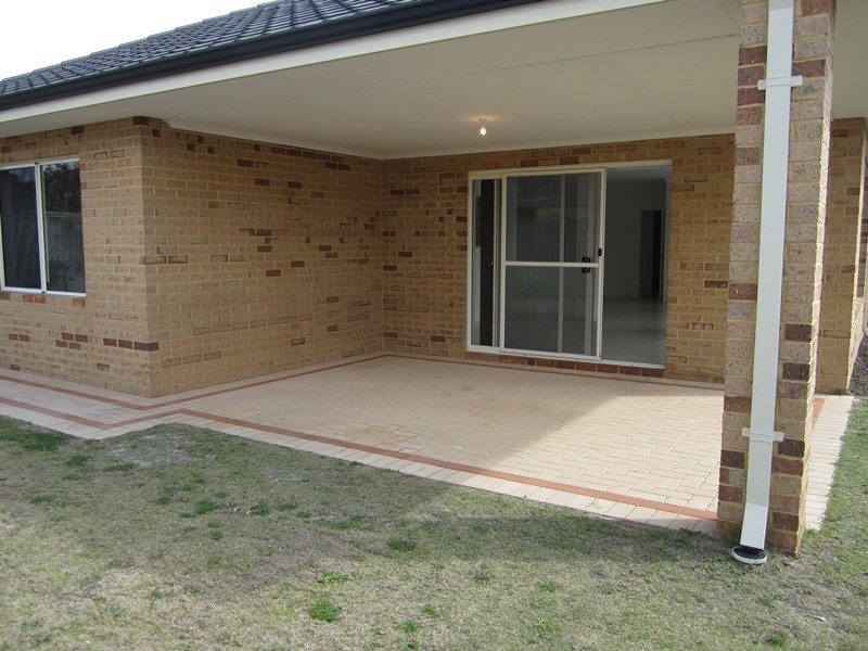 56 Columbia Parkway, Piara Waters WA 6112
