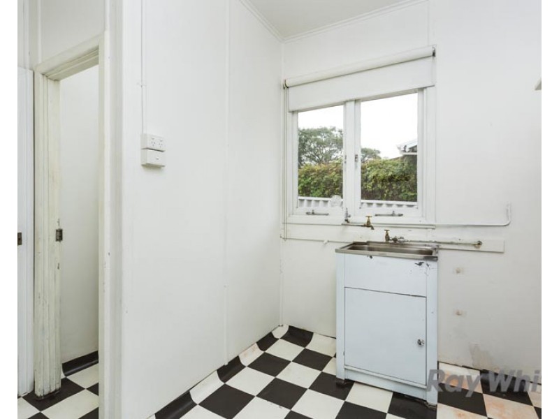 8 Indle Street, Willagee WA 6156