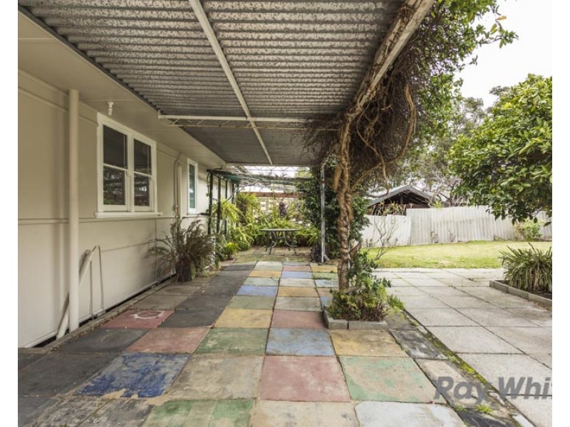 8 Indle Street, Willagee WA 6156
