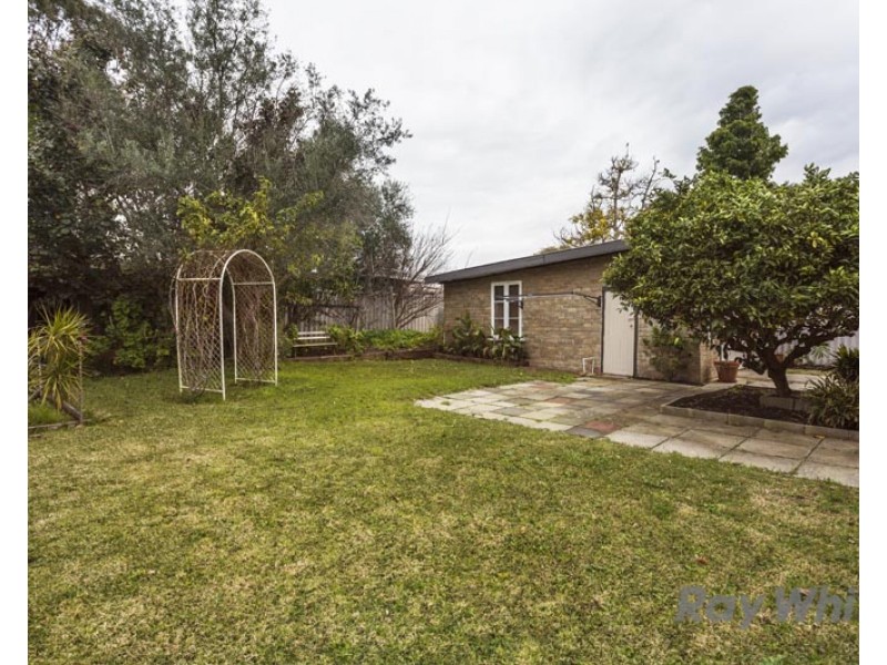 8 Indle Street, Willagee WA 6156