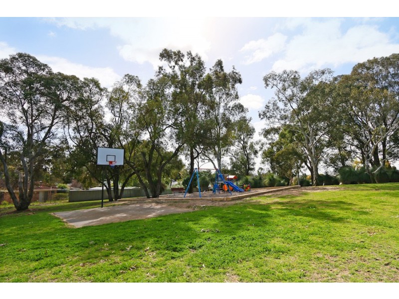 2B Du Maurier Road, North Lake WA 6163