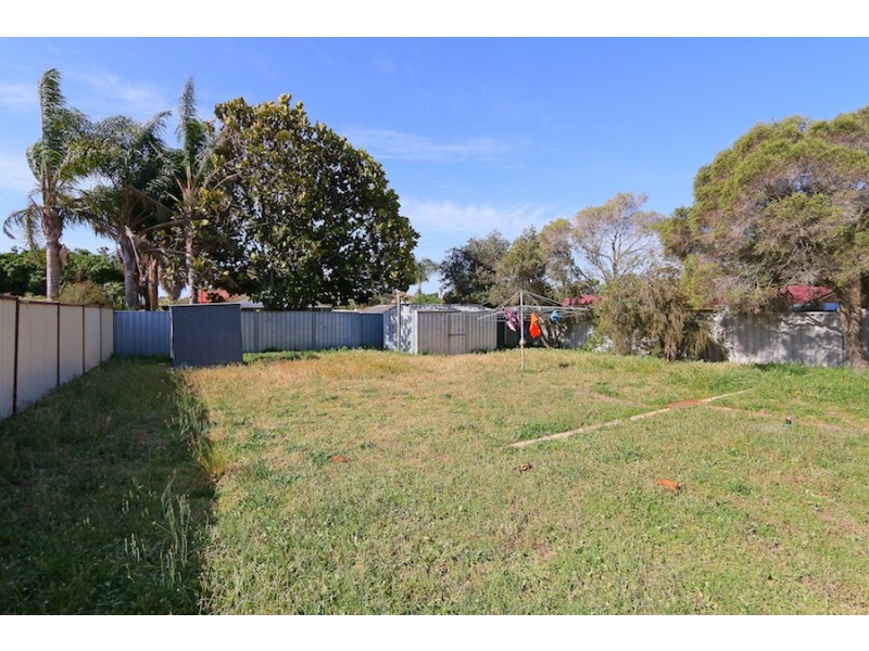 28 Camillo Street, Coolbellup WA 6163