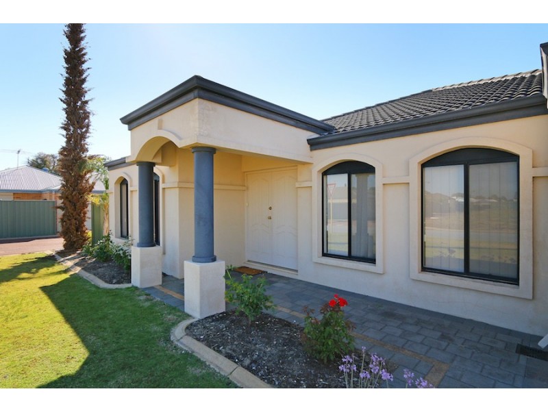 3 dryandra elbow, Atwell WA 6164