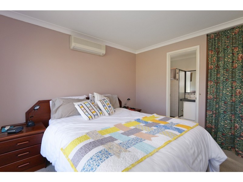 3 dryandra elbow, Atwell WA 6164