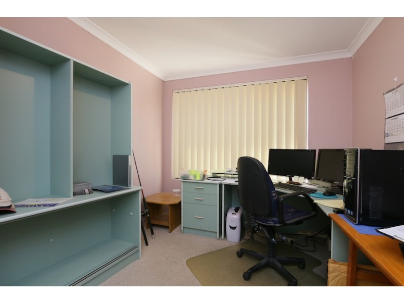 3 dryandra elbow, Atwell WA 6164