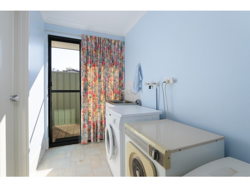 3 dryandra elbow, Atwell WA 6164