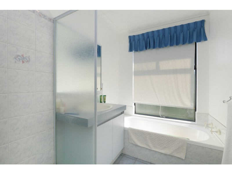 3 dryandra elbow, Atwell WA 6164