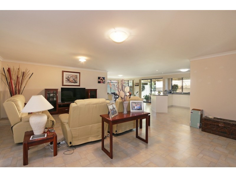 3 dryandra elbow, Atwell WA 6164