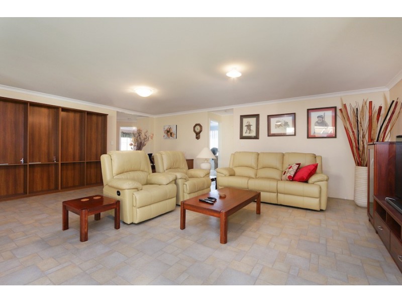 3 dryandra elbow, Atwell WA 6164