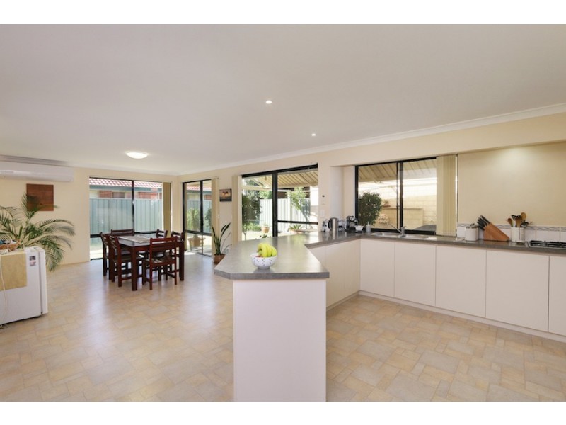 3 dryandra elbow, Atwell WA 6164