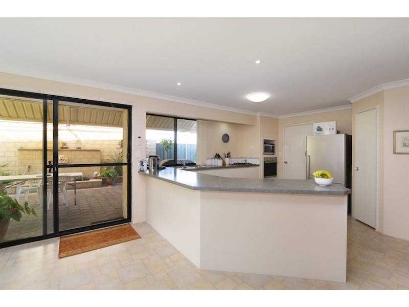 3 dryandra elbow, Atwell WA 6164