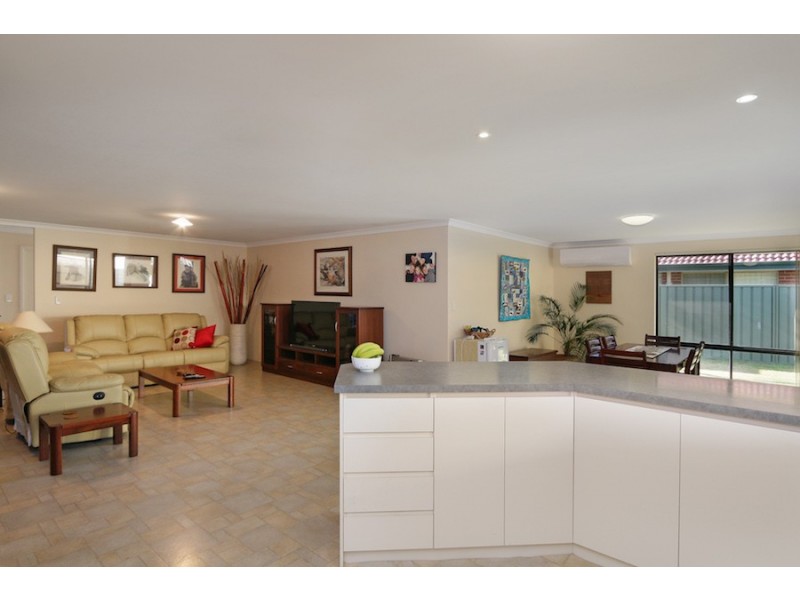 3 dryandra elbow, Atwell WA 6164