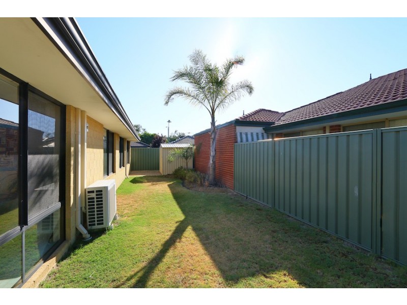 3 dryandra elbow, Atwell WA 6164