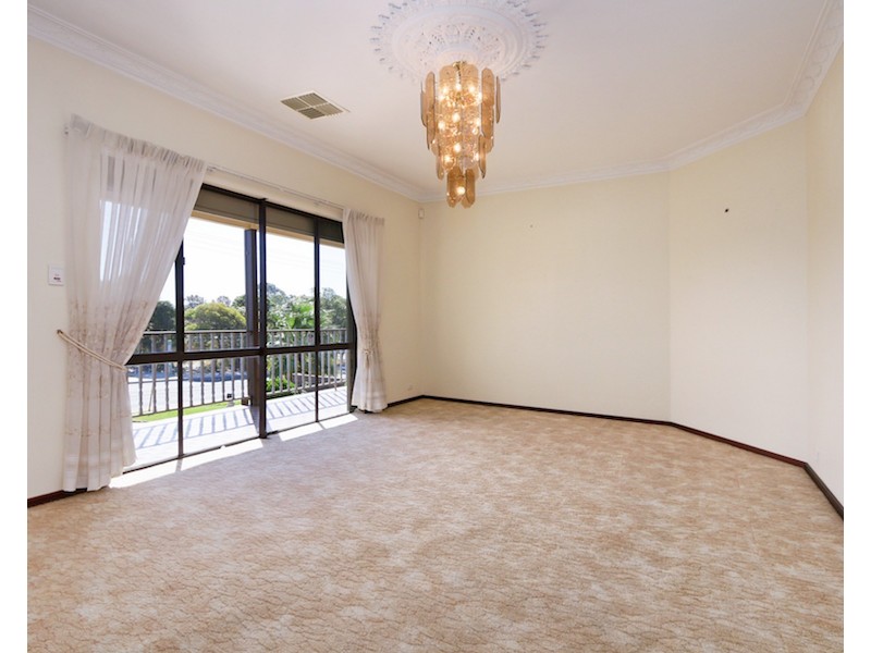 10 McCombe Avenue, Samson WA 6163