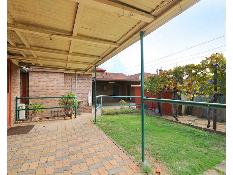 10 McCombe Avenue, Samson WA 6163