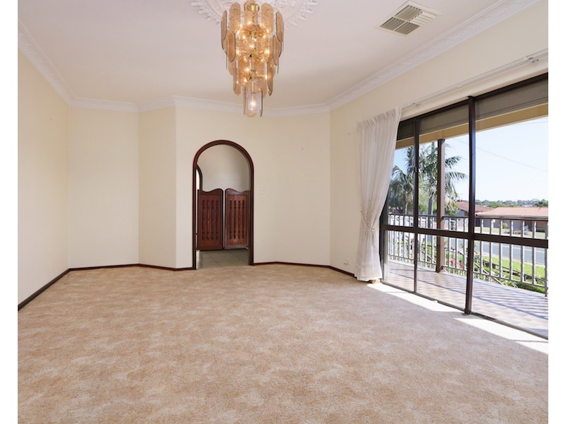 10 McCombe Avenue, Samson WA 6163