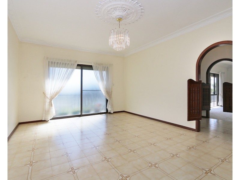 10 McCombe Avenue, Samson WA 6163