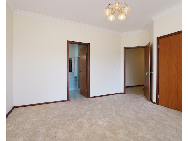 10 McCombe Avenue, Samson WA 6163