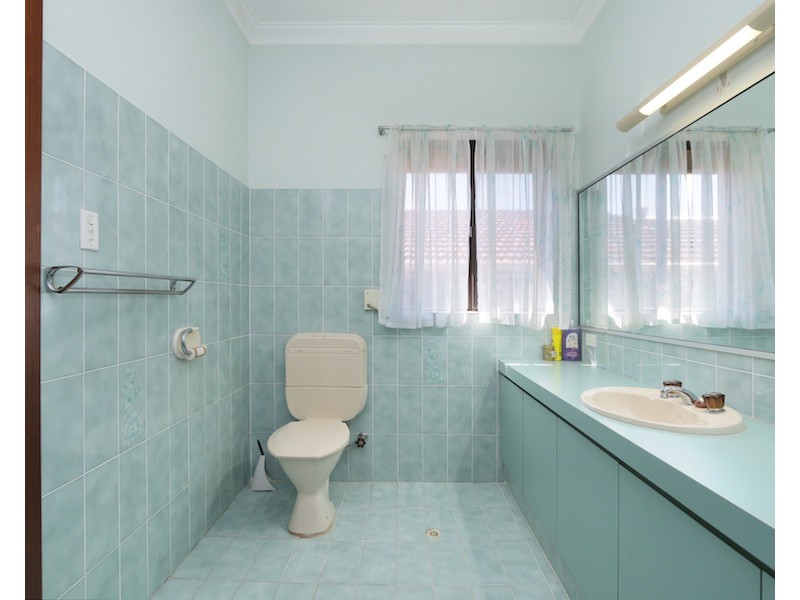 10 McCombe Avenue, Samson WA 6163