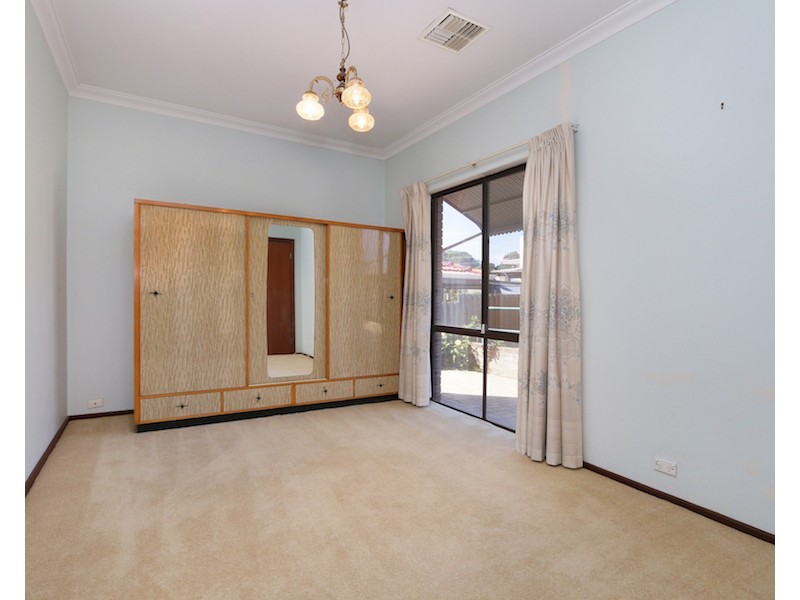 10 McCombe Avenue, Samson WA 6163