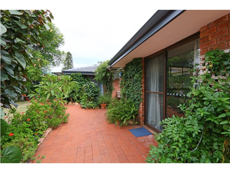 52 McCombe, Samson WA 6163