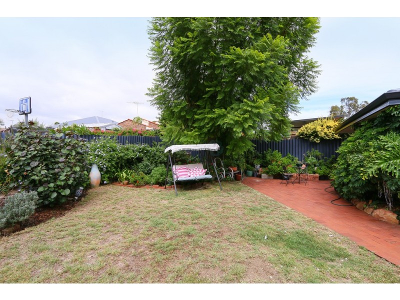 52 McCombe, Samson WA 6163