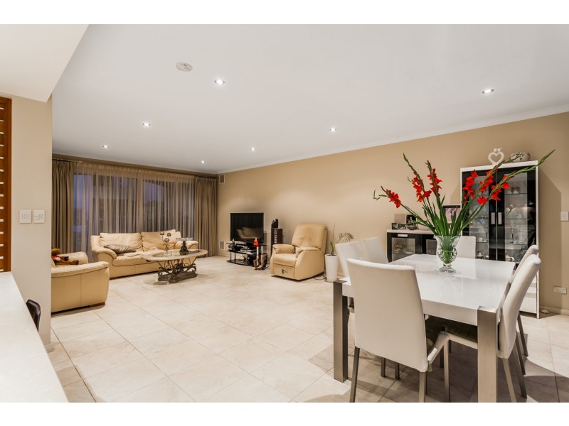 4 Bernier Rise, North Coogee WA 6163